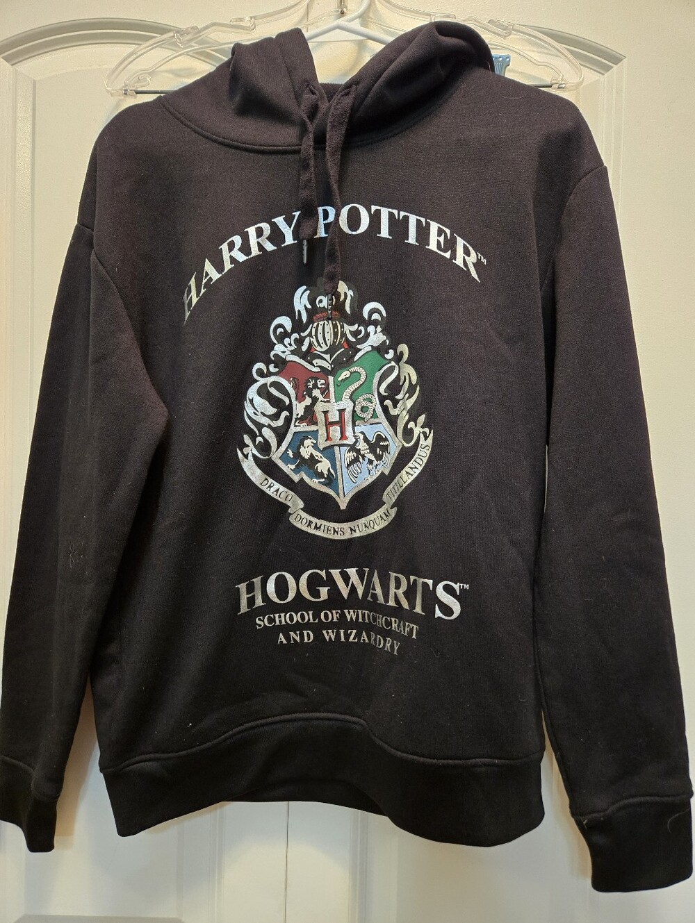 Warner Bros. Harry Potter Hogwarts Crest Black Pullover Hoodie